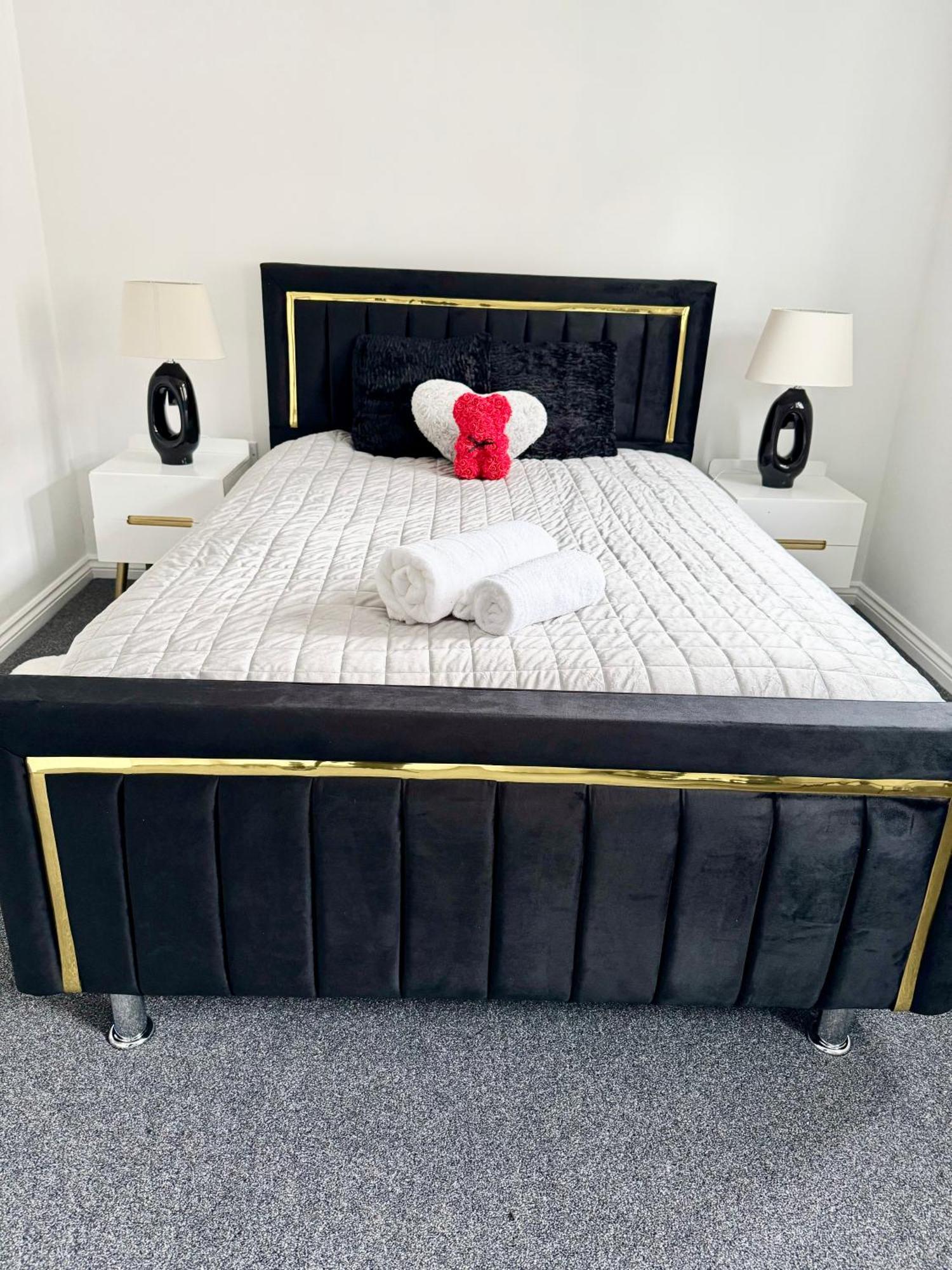Harmony House 3 Bedroom New Build For Families, Contractors, Black Country Museum Sleeps 6 Tipton Bagian luar foto