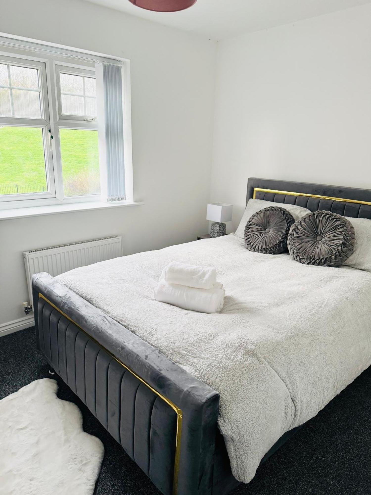 Harmony House 3 Bedroom New Build For Families, Contractors, Black Country Museum Sleeps 6 Tipton Bagian luar foto
