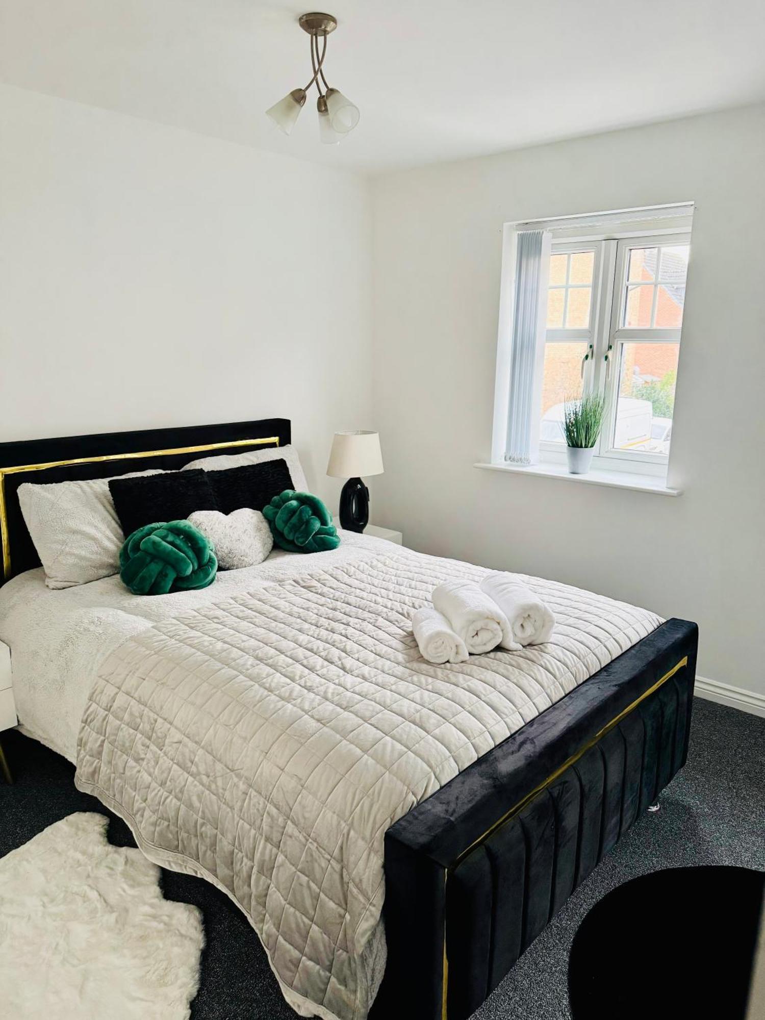 Harmony House 3 Bedroom New Build For Families, Contractors, Black Country Museum Sleeps 6 Tipton Bagian luar foto