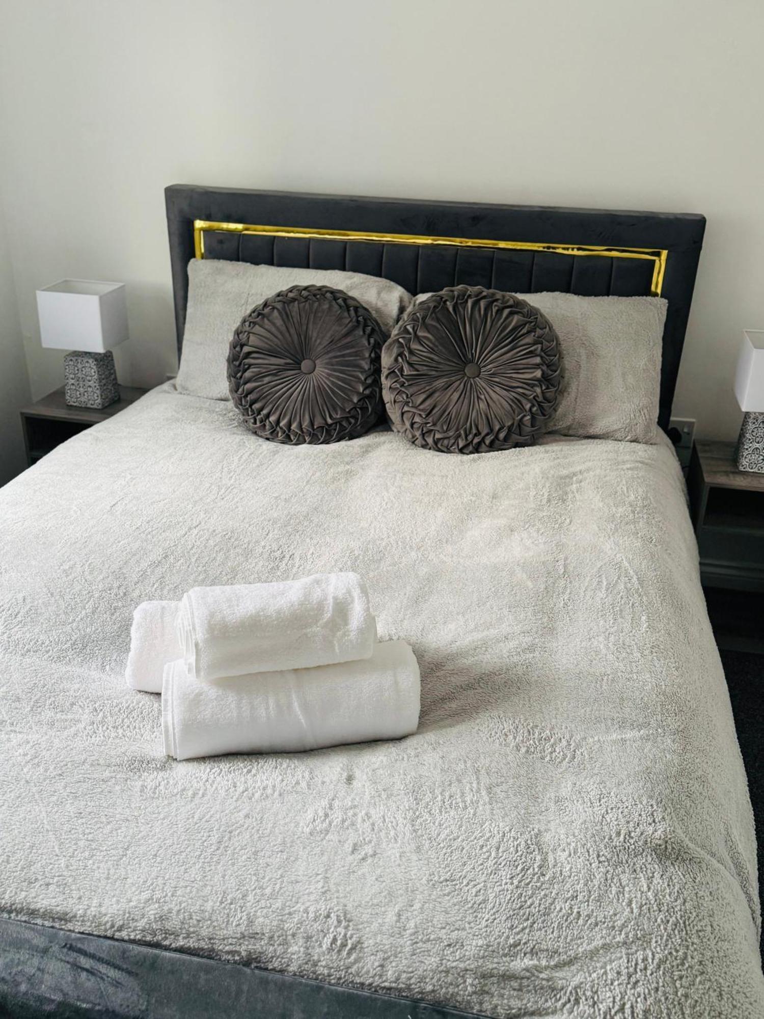 Harmony House 3 Bedroom New Build For Families, Contractors, Black Country Museum Sleeps 6 Tipton Bagian luar foto