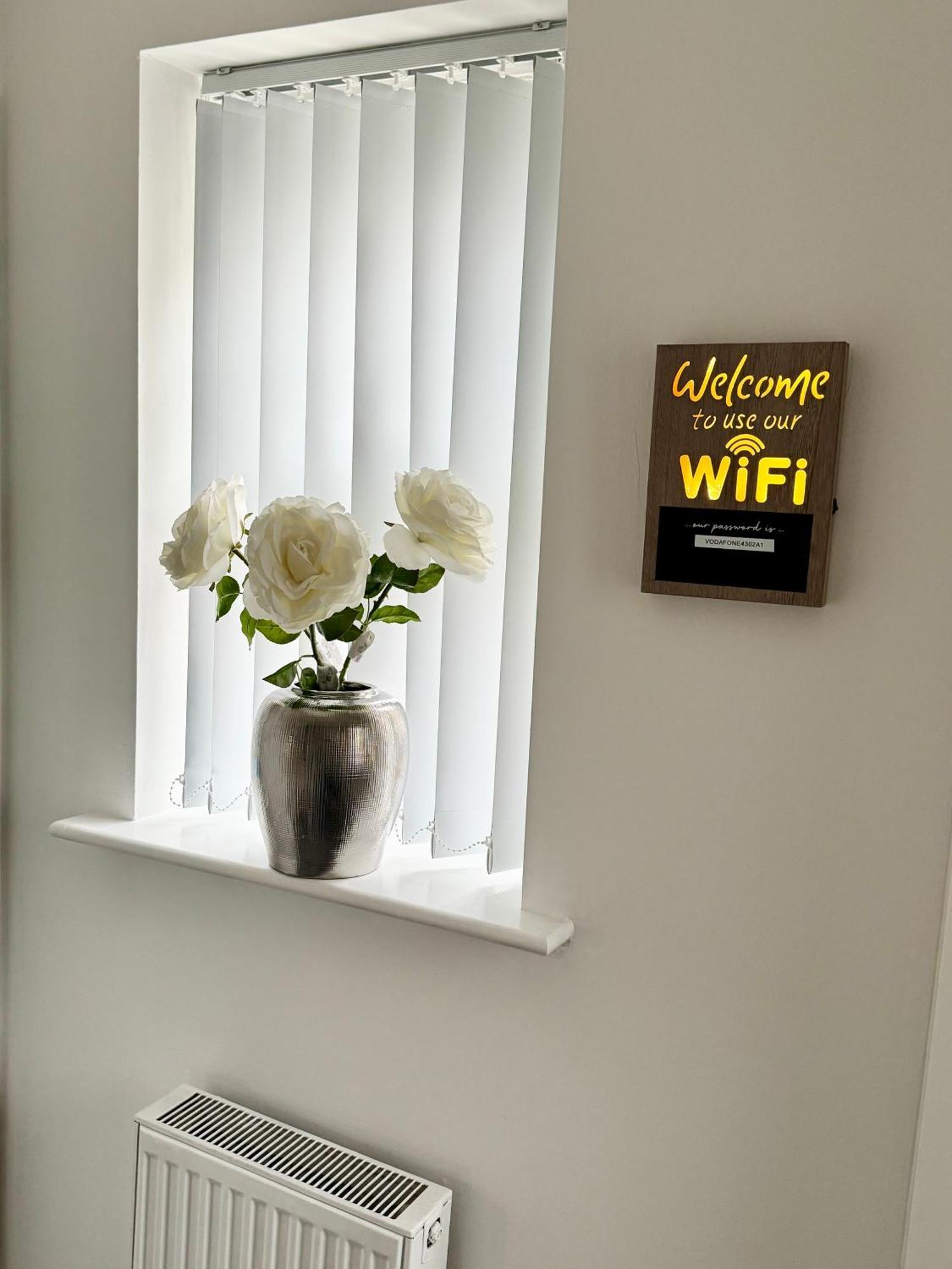 Harmony House 3 Bedroom New Build For Families, Contractors, Black Country Museum Sleeps 6 Tipton Bagian luar foto