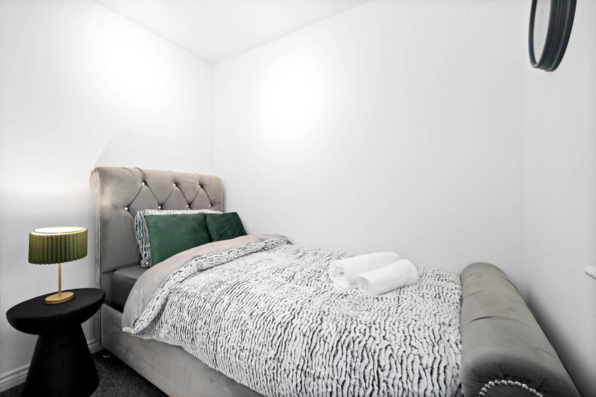 Harmony House 3 Bedroom New Build For Families, Contractors, Black Country Museum Sleeps 6 Tipton Bagian luar foto