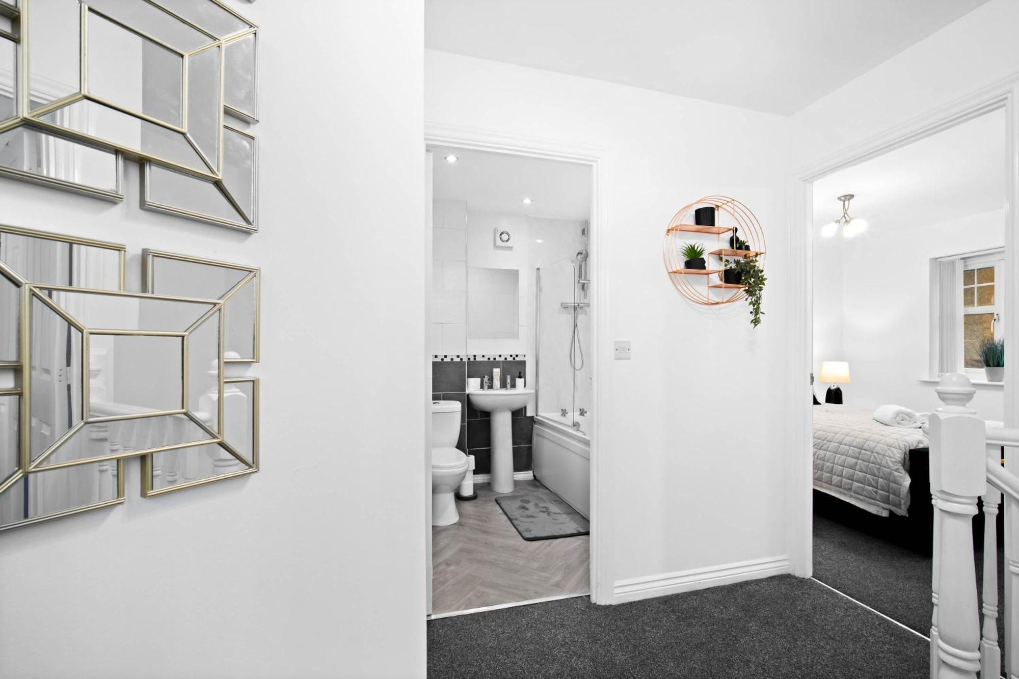 Harmony House 3 Bedroom New Build For Families, Contractors, Black Country Museum Sleeps 6 Tipton Bagian luar foto