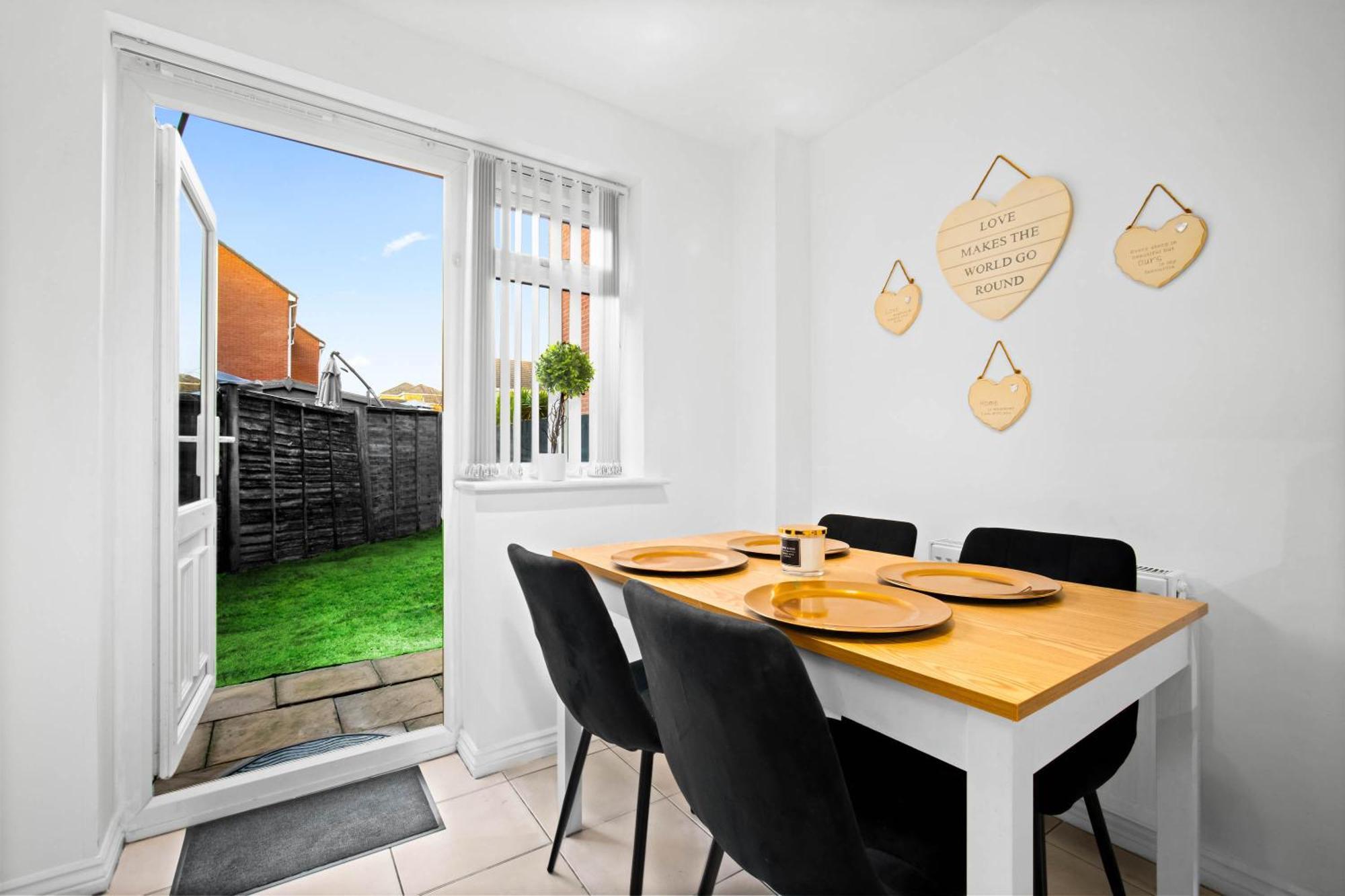 Harmony House 3 Bedroom New Build For Families, Contractors, Black Country Museum Sleeps 6 Tipton Bagian luar foto