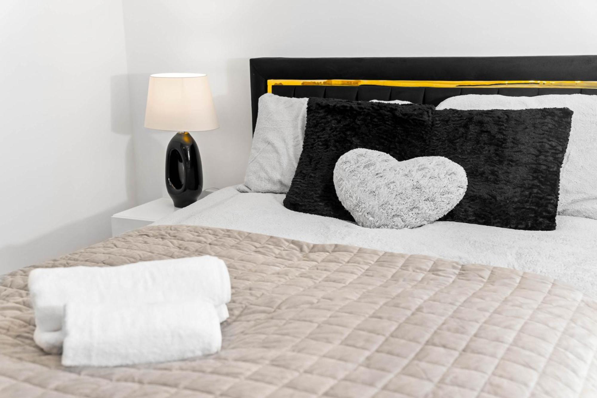 Harmony House 3 Bedroom New Build For Families, Contractors, Black Country Museum Sleeps 6 Tipton Bagian luar foto
